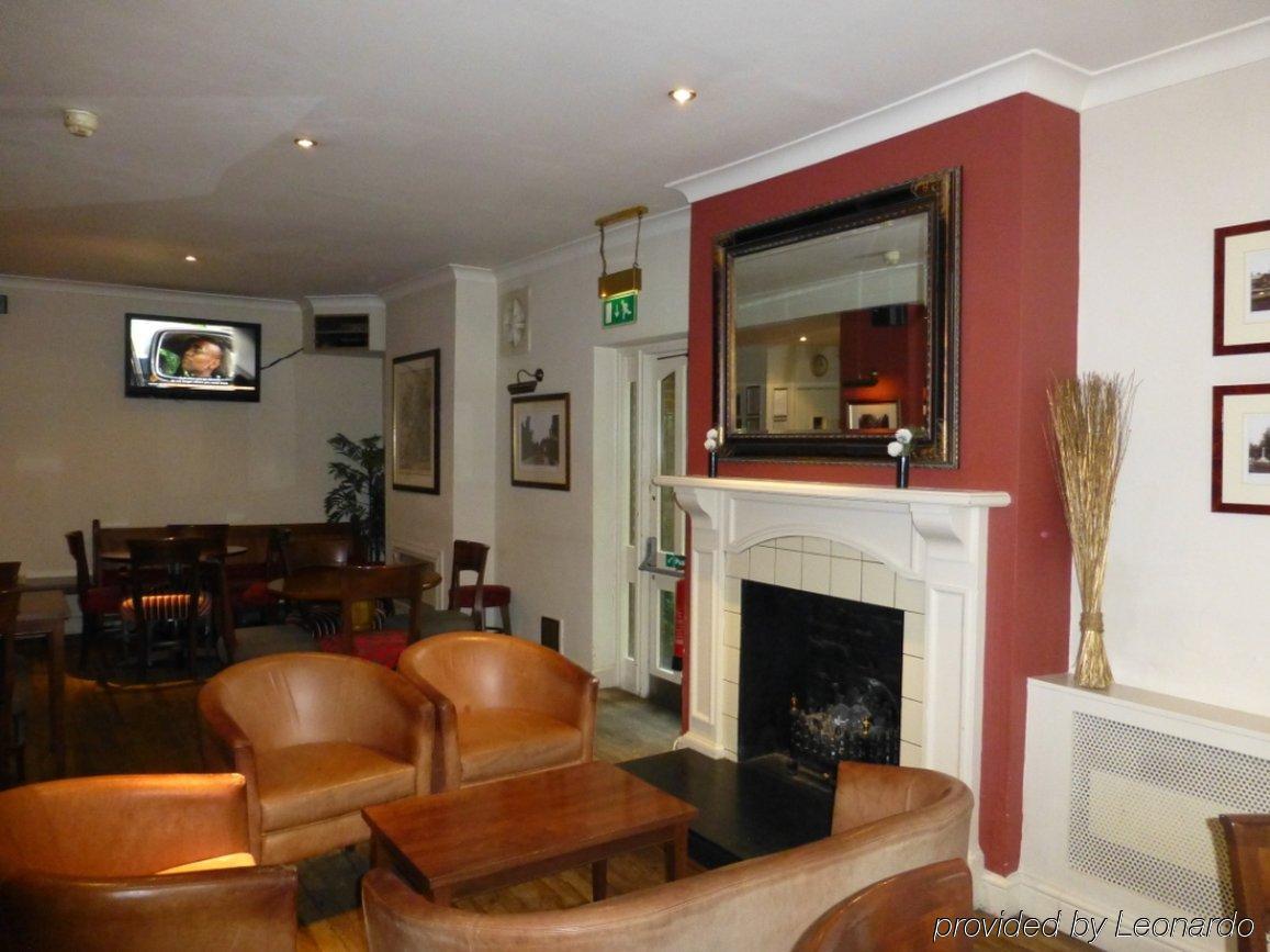 Waterloo Hotel Crowthorne Exterior photo
